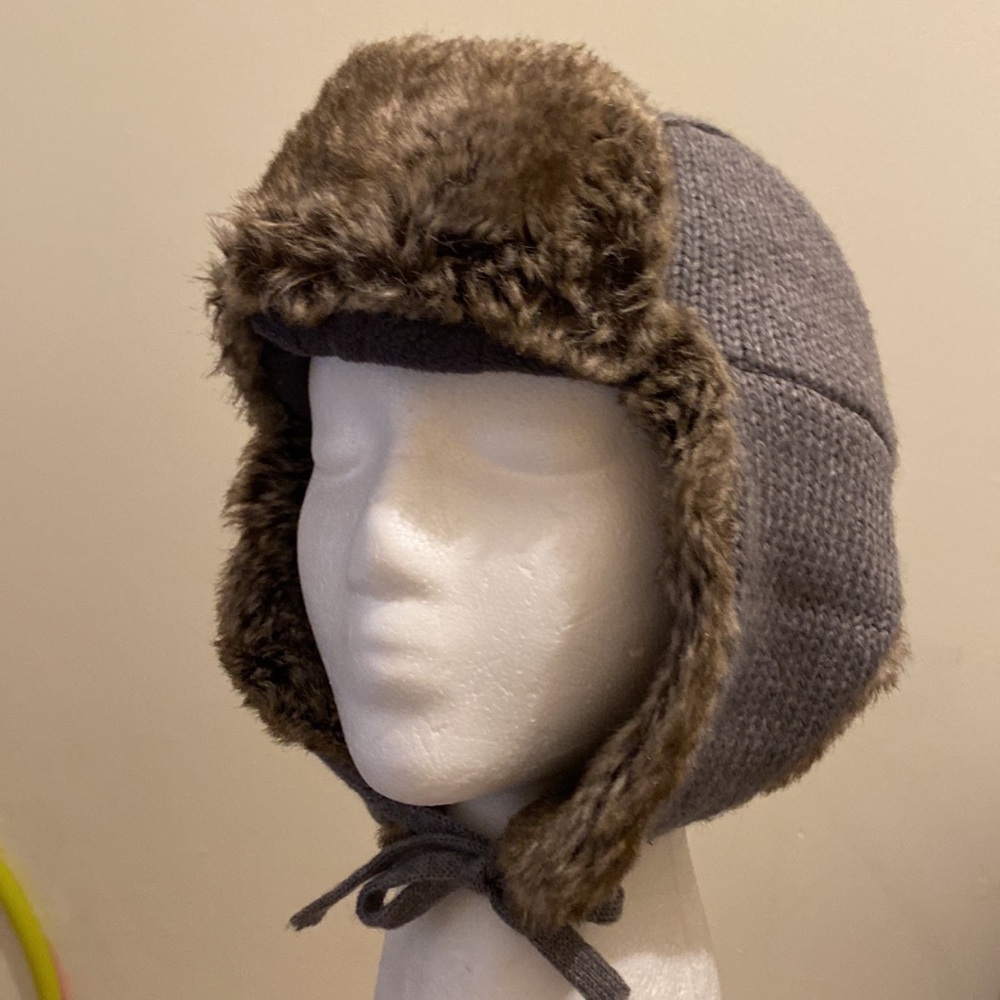 Banana Republic Gray and Brown Winter Hat. Unisex model